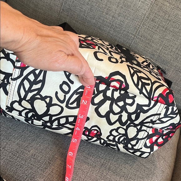 COACH Poppy Daisy Floral Graffiti Kyra Tote Bag 14.5”x10”x4” Preloved - Picture 6 of 17